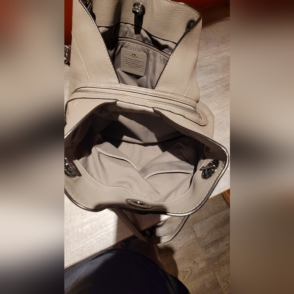 Coach Light Gray Leather Shoulder Bag with Chain Strap - Picture 2 of 8